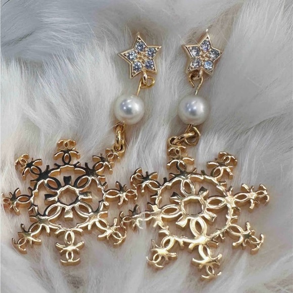 2/35$ Chanel snowflake logo charm - Picture 3 of 8
